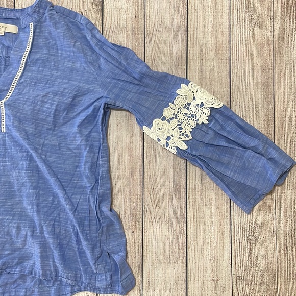 🌸 Clearance! 🌸 Loft Blue & White Lace Bell Sleeve Top Size S 100% Cotton - Picture 2 of 8